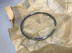 Ring Piston, Top resmi