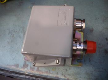 TRANSMITTER-PRESSURE (JACKET WATER PUMP OUTLET) resmi